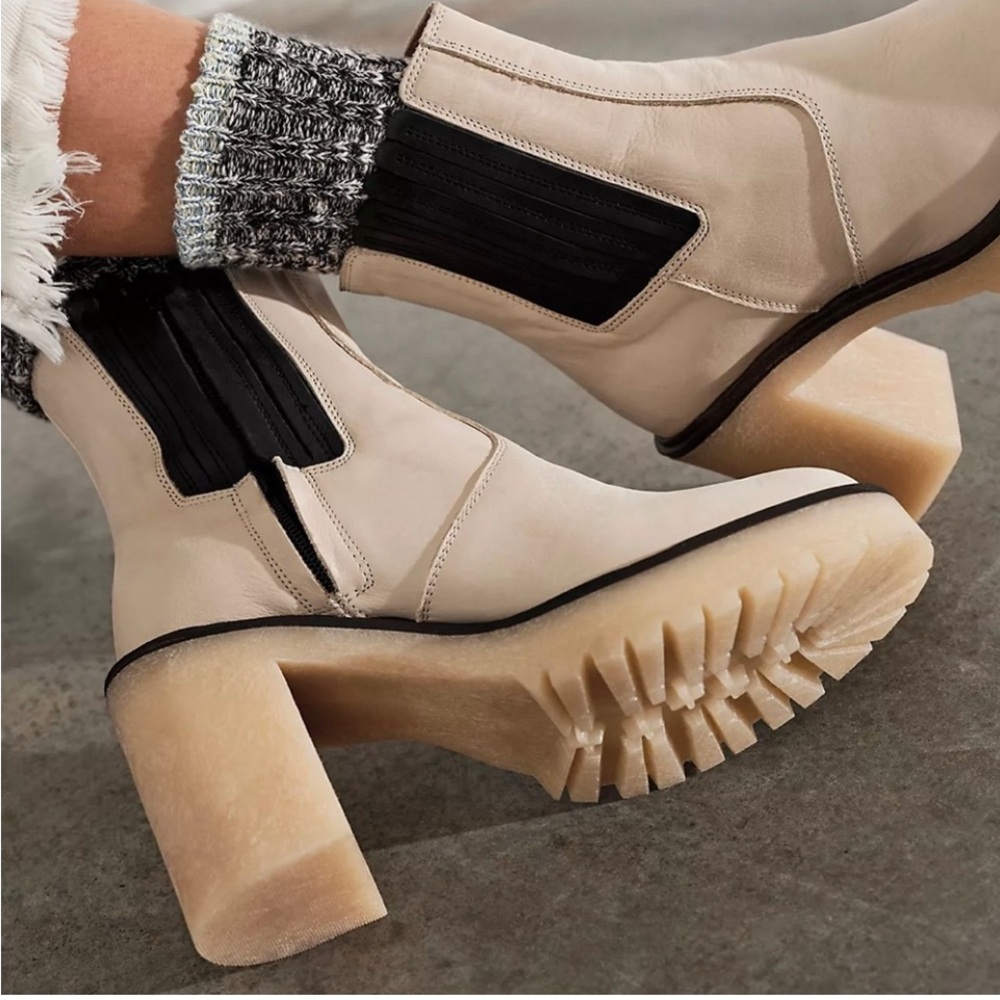 NIB Free People James Chelsea Boot Bootie in Bone Leather $188 - Picture 8 of 15